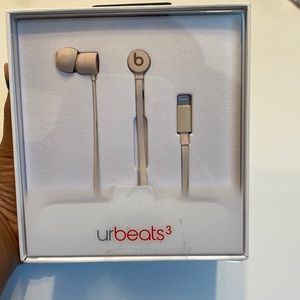 Matte gold urbeats